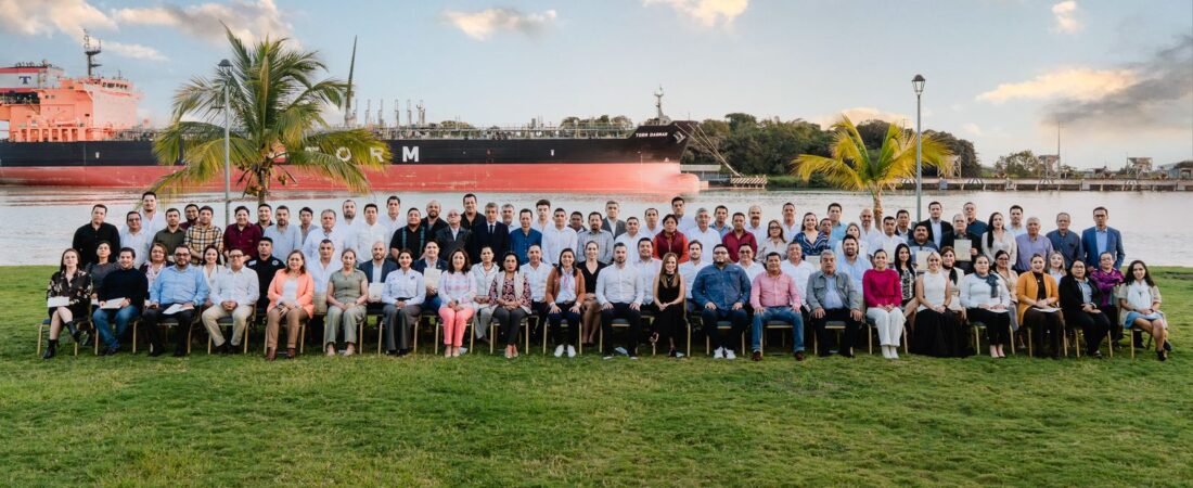 El Alcalde Daniel Cortina, entrega nombramientos a directores y coordinadores del ayuntamiento de Tuxpan