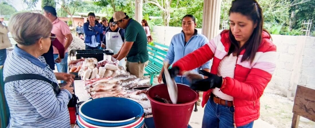 REGRESO LA EXITOSA VENTA DE PESCADO FRESCO EN APOYO A LA ECONOMÍA TUXPEÑA