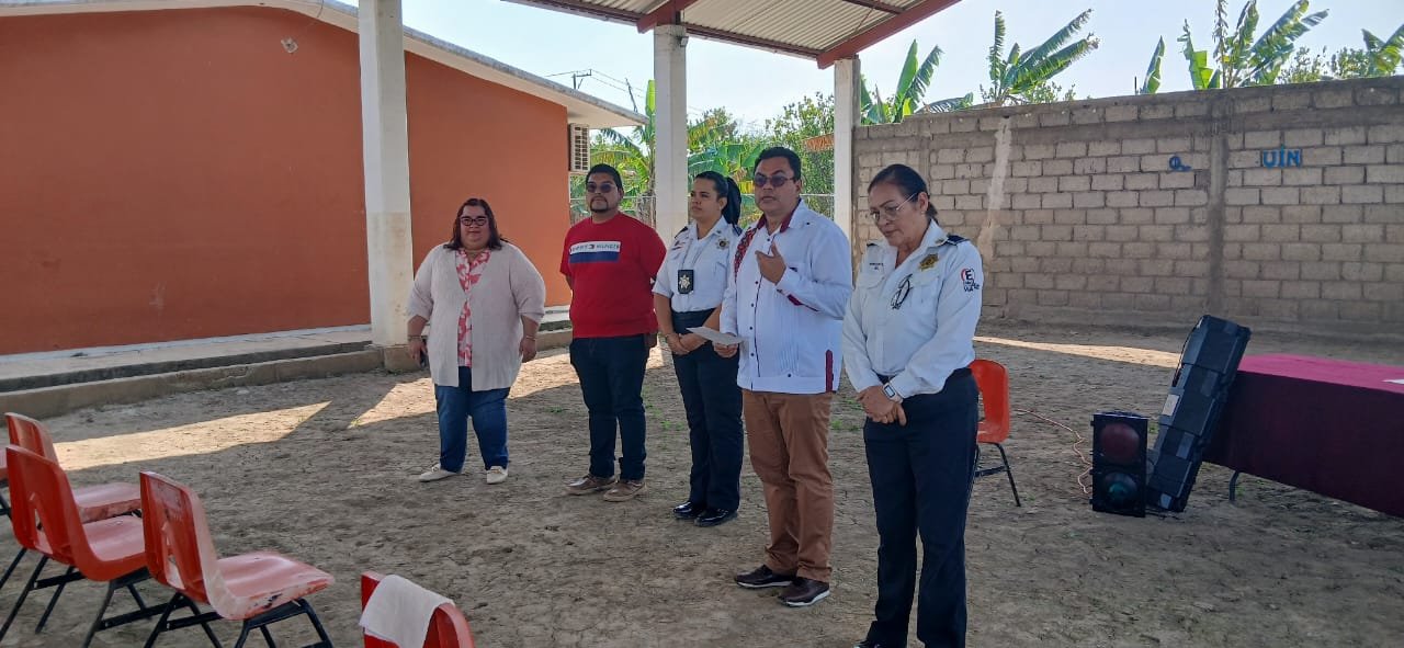 Fortalecen la formación estudiantil con talleres para padres y alumnos en Tuxpan