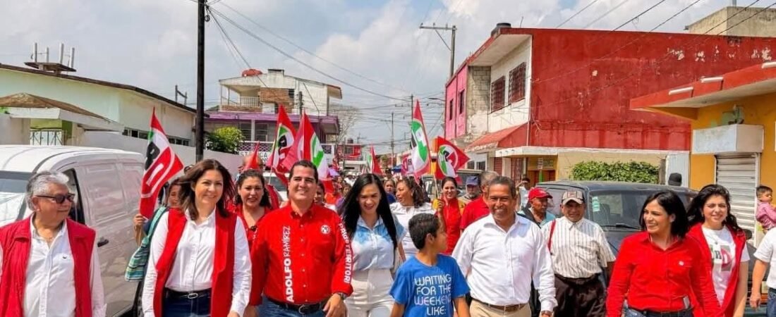 Martín Cristóbal Cruz formaliza su registro como candidato a la alcaldía de Tamiahua