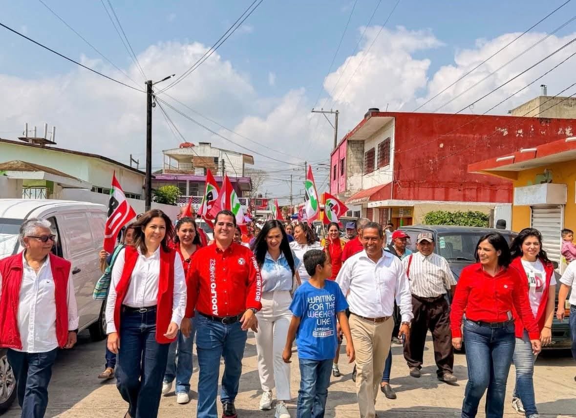 Martín Cristóbal Cruz formaliza su registro como candidato a la alcaldía de Tamiahua