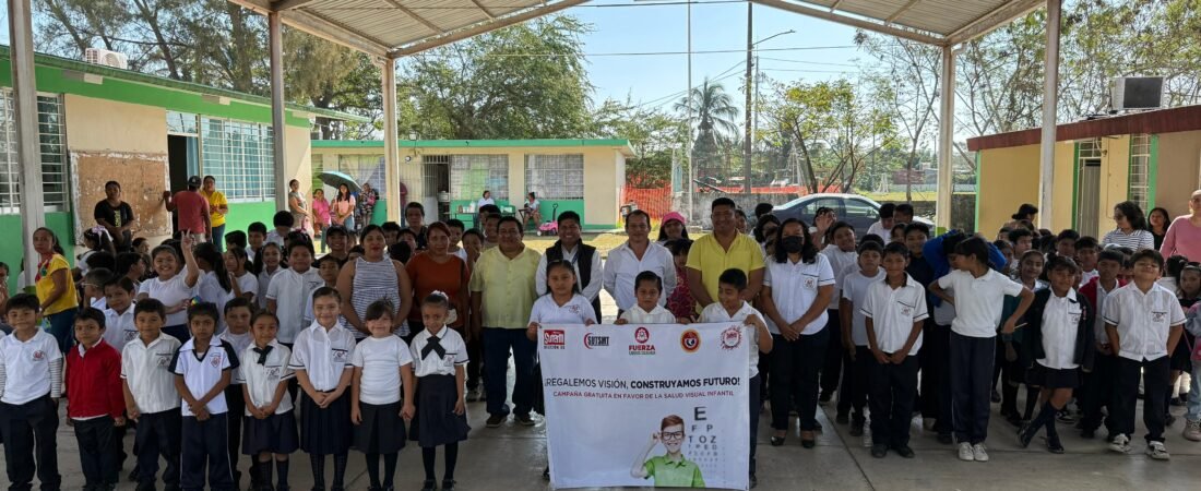 Continúa campaña “Regalemos visión, construyamos futuro” en escuelas de Tuxpan